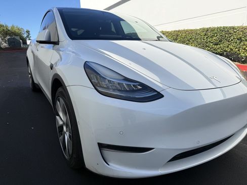 Used 2022 Tesla Model Y Long Range AWD/4WD image 7