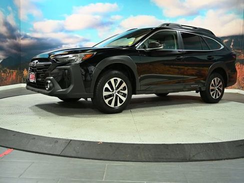 Used 2025 Subaru Outback Premium image 4