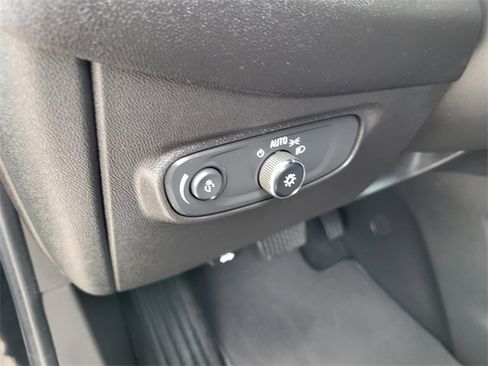 Used 2024 Chevrolet Equinox LT image 11