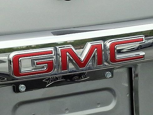 Used 2023 GMC Acadia SLE w/ Driver Convenience Package image 26