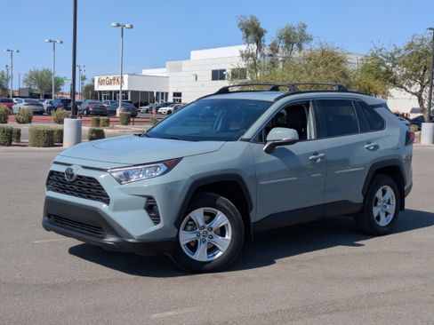 Used 2021 Toyota RAV4 XLE w/ Convenience Package FWD image 31