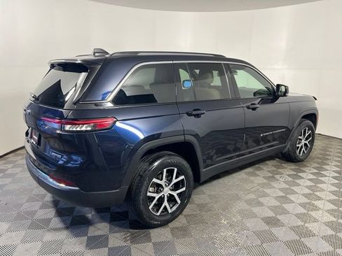 Used 2023 Jeep Grand Cherokee Limited w/ Luxury Tech Group II AWD/4WD image 10