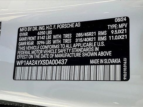 Used 2025 Porsche Cayenne image 46