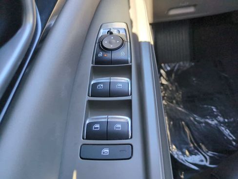 Used 2025 Kia Carnival FWD image 24