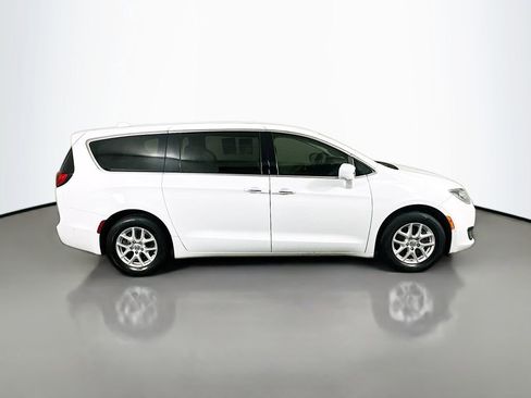 Used 2020 Chrysler Pacifica Touring w/ Advanced Safetytec Group image 8