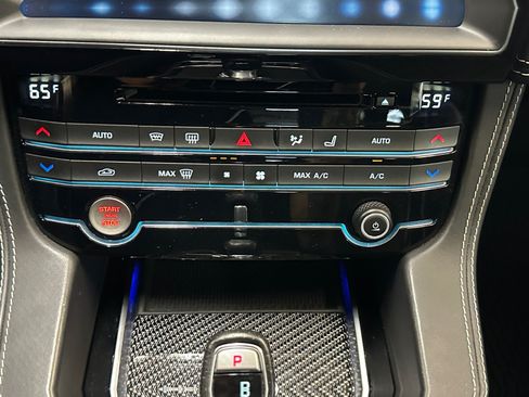 Used 2020 Jaguar F-PACE SVR AWD/4WD image 18