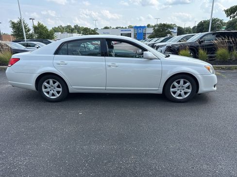 Used 2010 Toyota Avalon XL FWD image 2