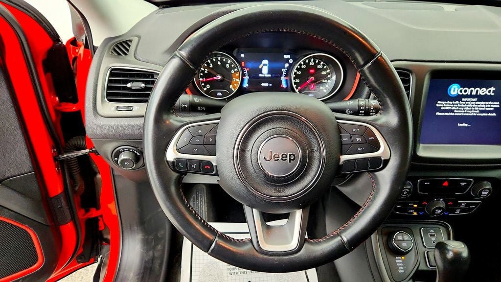 Used 2017 Jeep Compass Trailhawk AWD/4WD image 13
