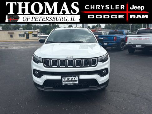 Used 2025 Jeep Compass Latitude w/ Convenience Group AWD/4WD image 2