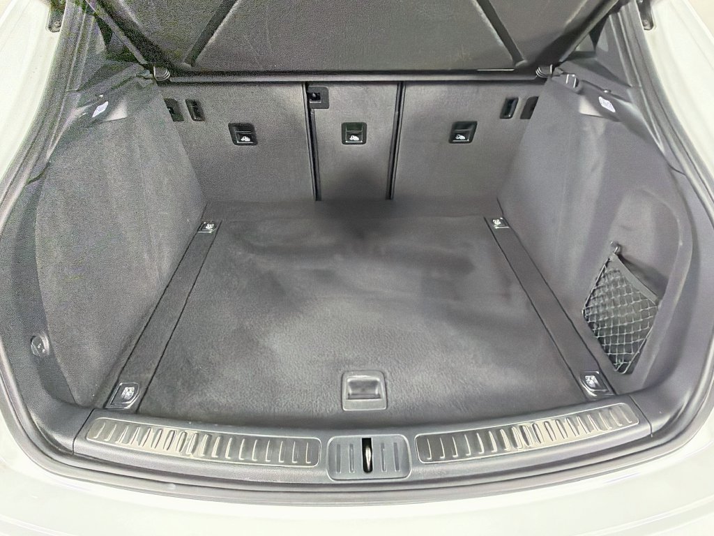 Certified 2023 Porsche Macan AWD/4WD image 28