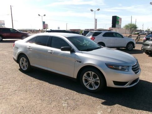 Used 2015 Ford Taurus SE image 6