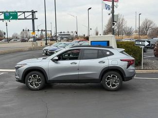 Used 2025 Chevrolet Trax LT w/ Driver Confidence Package video 2