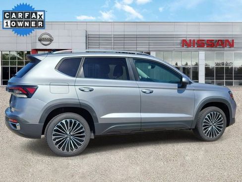 Used 2025 Volkswagen Taos SE FWD image 10