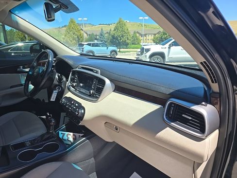 Used 2017 Kia Sorento AWD w/ LX Convenience Package image 7