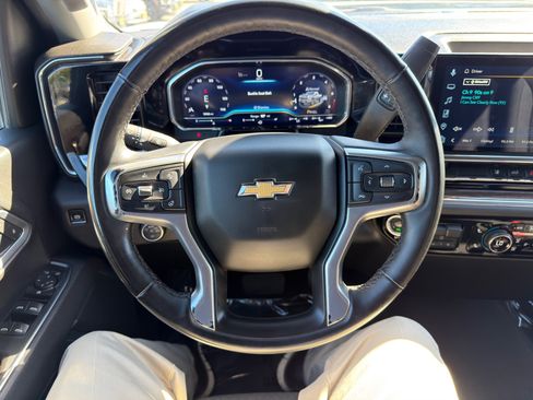 Used 2025 Chevrolet Silverado 2500 LT w/ Convenience Package image 32