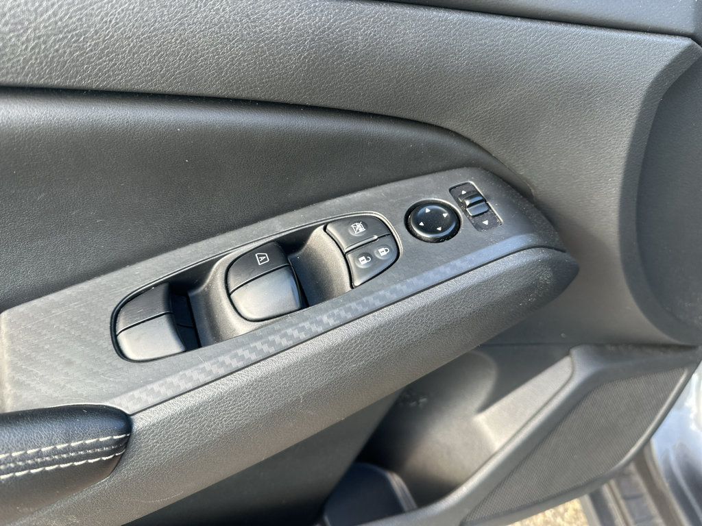 Used 2024 Nissan Altima 2.5 SV FWD image 16