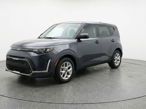 Used 2025 Kia Soul LX w/ LX Technology Package image 3