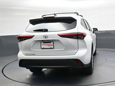 Used 2023 Toyota Highlander L image 4