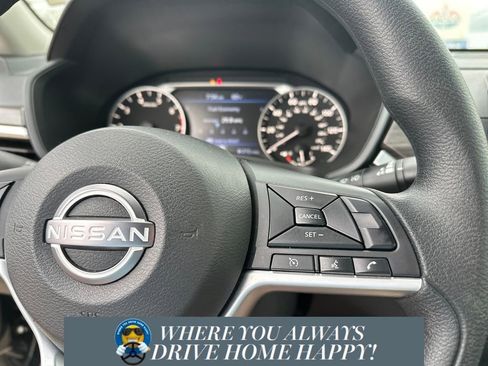 Used 2025 Nissan Altima 2.5 SV FWD image 13