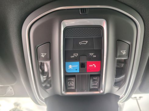 New 2026 Jeep Grand Cherokee Altitude image 38