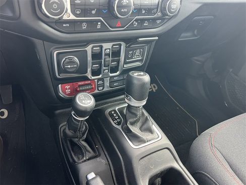 Used 2024 Jeep Wrangler Rubicon w/ Technology Group image 20