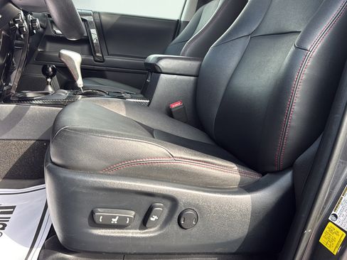 Used 2020 Toyota 4Runner TRD Off-Road Premium w/ Moonroof Package AWD/4WD image 25