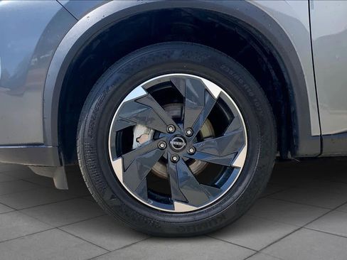 Used 2024 Nissan Rogue SV image 11