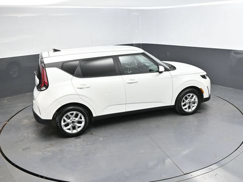 Used 2025 Kia Soul LX w/ LX Technology Package FWD image 30