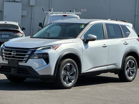Used 2025 Nissan Rogue SV FWD image 8
