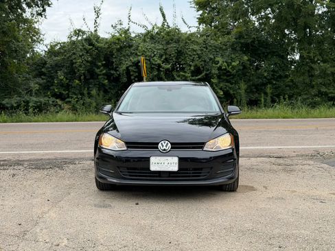 Used 2017 Volkswagen Golf 4-Door FWD image 2