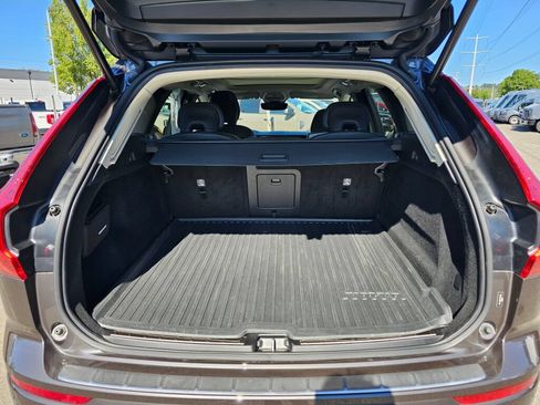 Used 2023 Volvo XC60 B5 Plus w/ Climate Package AWD/4WD image 10