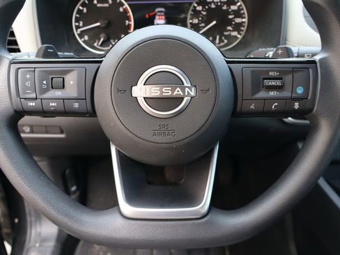 Used 2023 Nissan Rogue SV FWD image 11