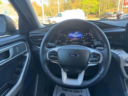 Used 2022 Ford Explorer XLT image 10