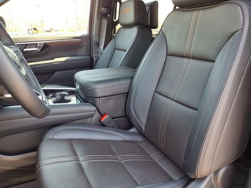 New 2026 Chevrolet Suburban High Country AWD/4WD image 3