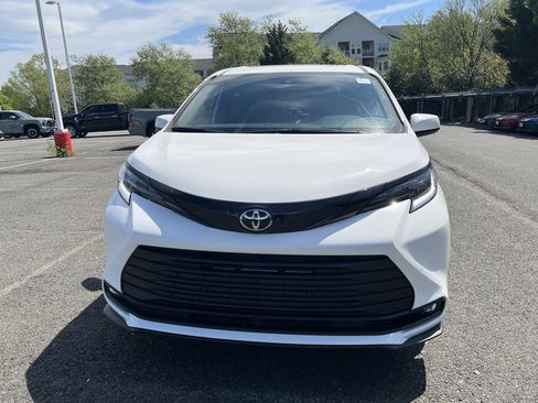 New 2026 Toyota Sienna XLE Woodland Edition image 2