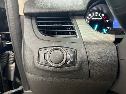 Used 2013 Ford Edge SEL FWD image 17