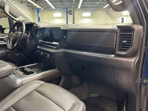 Used 2024 Chevrolet Silverado 2500 LTZ w/ LTZ Convenience Package AWD/4WD image 15
