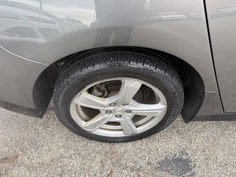 Used 2017 Chevrolet Volt LT w/ Comfort Package image 8