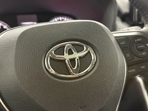 Used 2022 Toyota RAV4 XLE Premium image 24