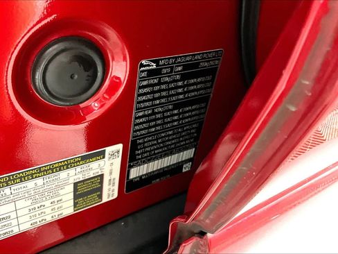 Used 2020 Jaguar F-PACE SVR image 34