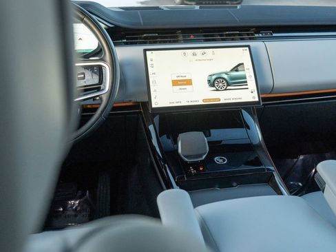 Used 2024 Land Rover Range Rover Sport SE image 21