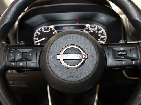 Used 2023 Nissan Rogue SV image 40