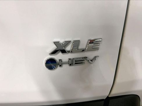 Used 2025 Toyota RAV4 LE AWD/4WD image 10