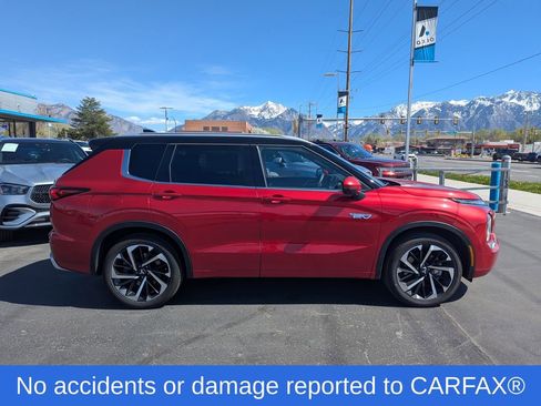 Used 2025 Mitsubishi Outlander 4WD Plug-In Hybrid image 2