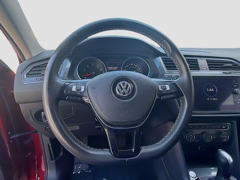 Used 2021 Volkswagen Tiguan SE image 10