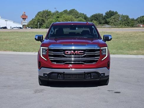 Used 2024 GMC Sierra 1500 SLT w/ SLT Convenience Package AWD/4WD image 2