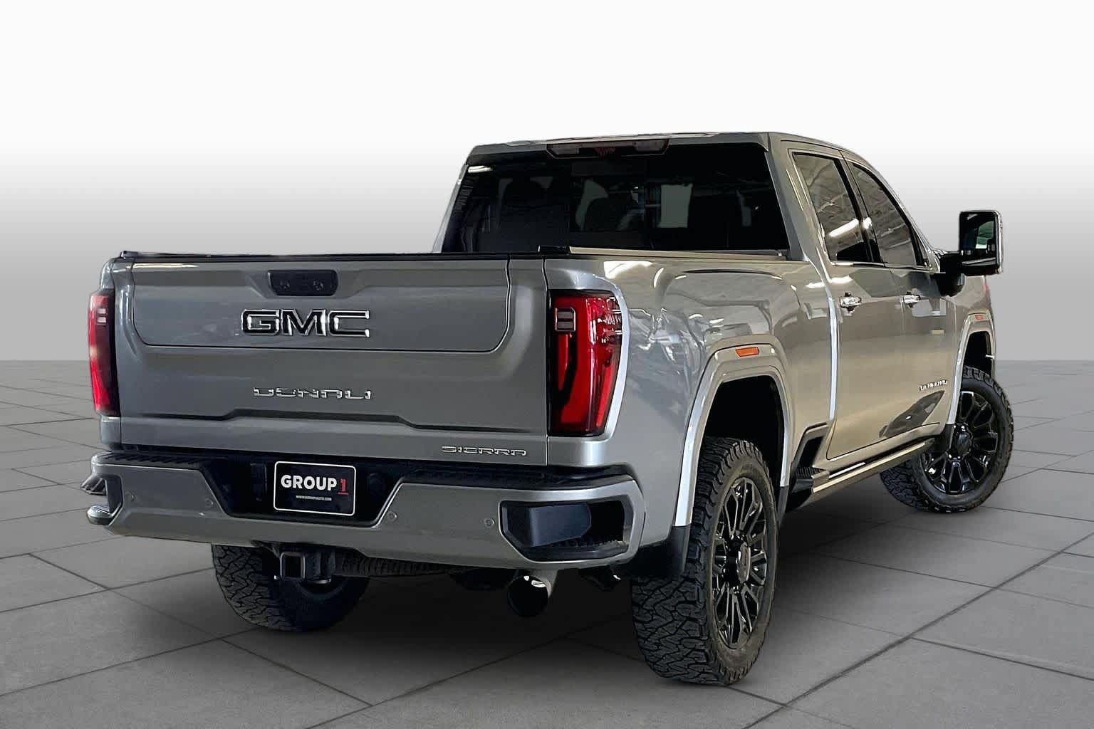 Used 2024 GMC Sierra 2500 Denali w/ Denali Reserve Package AWD/4WD image 12