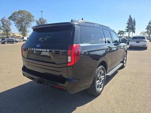 Used 2025 Ford Expedition Active image 2