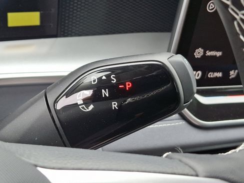 New 2025 Volkswagen Tiguan SE image 7