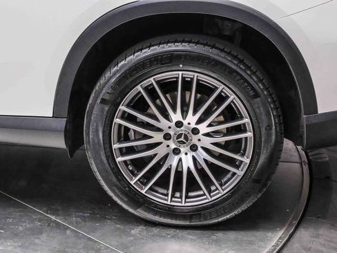 Certified 2025 Mercedes-Benz GLC 300 image 9